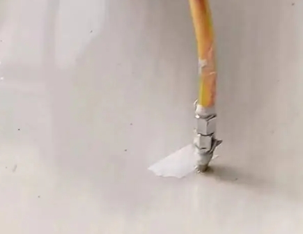 威宁瓷砖空鼓维修公司专业解答在瓷砖铺贴过程中，如果使用的砂料过粗（如全部使用了粗砂），可能会导致以下问题
